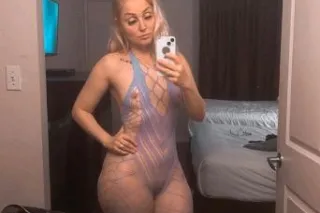 💕🤩🔥New🔥🤩💕 Russian, Italian, Blond Treat! Lets play - Image 5